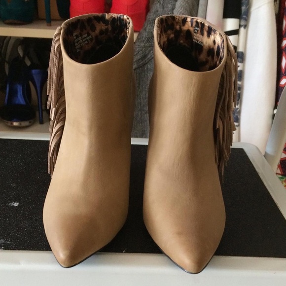 Betsey Johnson Beige/Taupe Ziah Fringe Boho Ankle Boots Booties - Worn Once - Picture 2 of 8